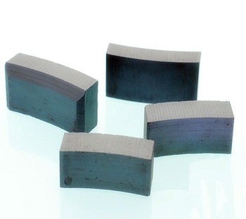 品質  6Fe2O3 Ferrite Bar Magnets Charcoal Gray For Textile Machine Motor 工場