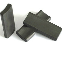品質  1.2KW Starter Permanent Ferrite Magnet Segment Ferrite Arc Magnet 工場